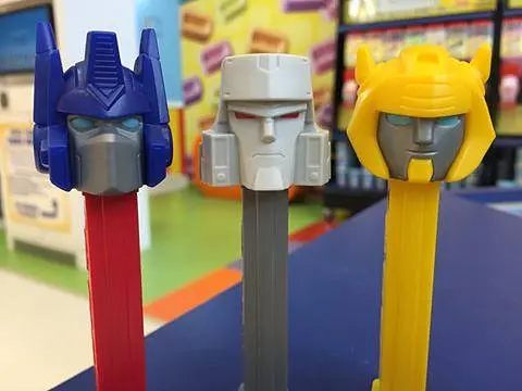 Диспенсер з цукерками Pez Transformers Bumblebee 67.8г - фото 8