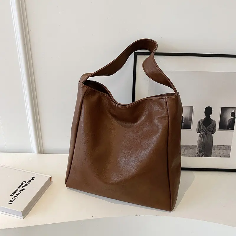 Сумка жіноча Cloak Italian Bags Коричневий 36х12х33 см (id_1353) - фото 2