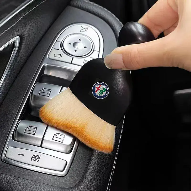 Щітка з логотипом Alfa Romeo для чищення салону автомобіля - фото 2