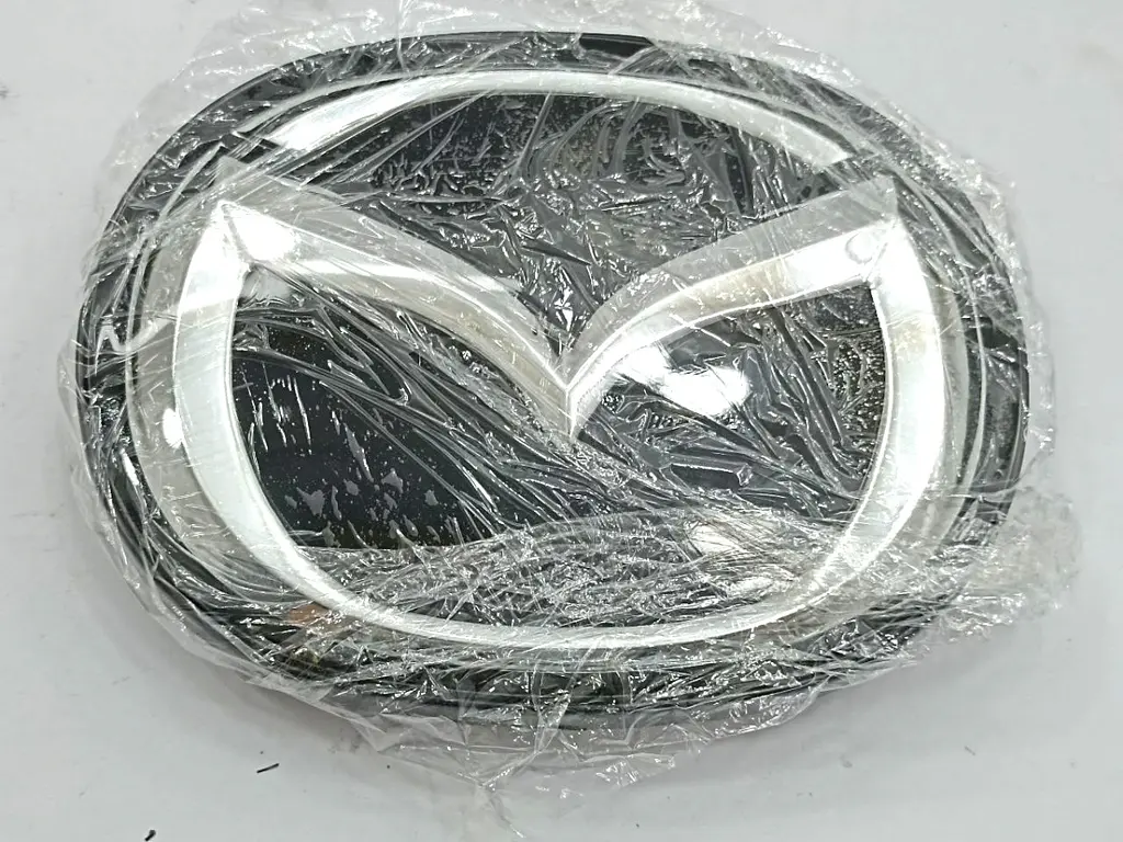 Емблема решітки Mazda 6 (2011-2016р) чорна+хром 141х112 мм під склом (на напрямних) - фото 4
