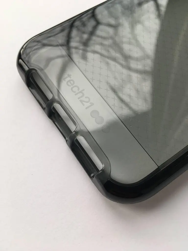 Чохол силіконовий протиударний Tech21 Evo Check для iPhone XR (6.1") Чорний Smokey Black - фото 5