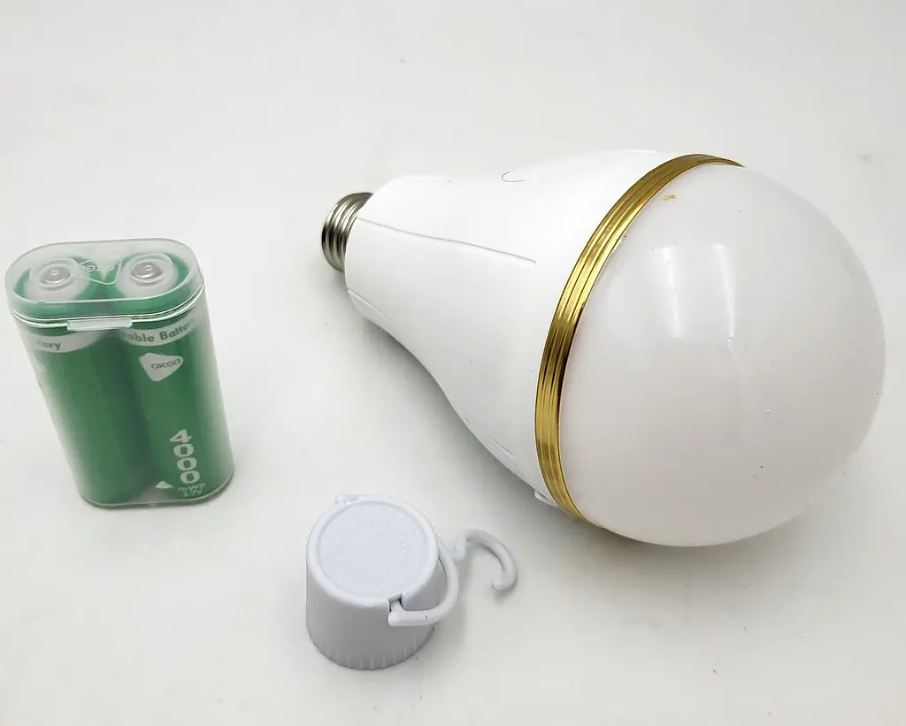 Світлодіодна LED-лампа акумуляторна (знімні 2 × 18650) автономна аварійна 30 W енергозберігаюча лампочка E27 UKC - фото 5