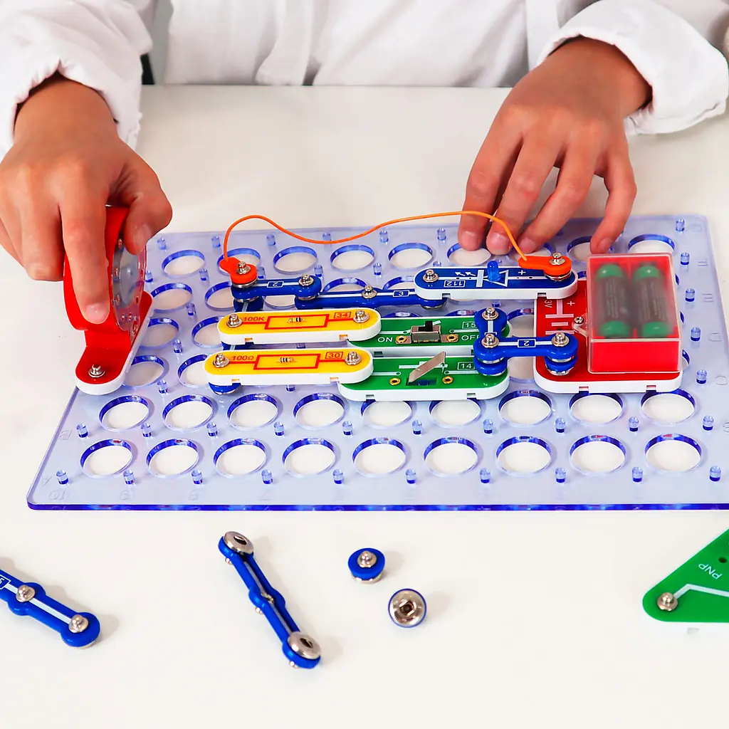 Конструктор электронный Doka Первый транзистор 118 схем - фото 2