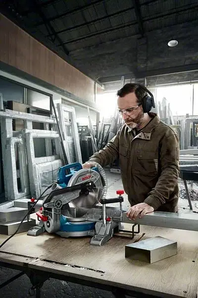 Пила торцювальна Professional GCM 216 1300Вт Bosch teh0025849 - фото 2