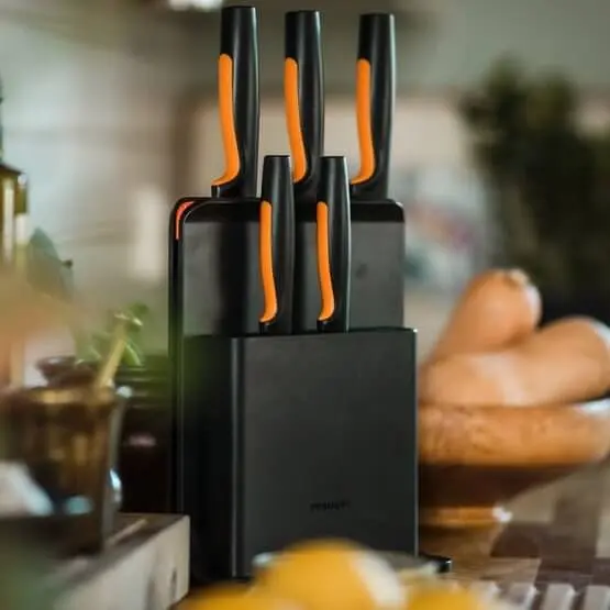 Набір кухонних ножів з пластиковим блоком Fiskars Functional Form ™ 5 шт 1057554 - фото 10