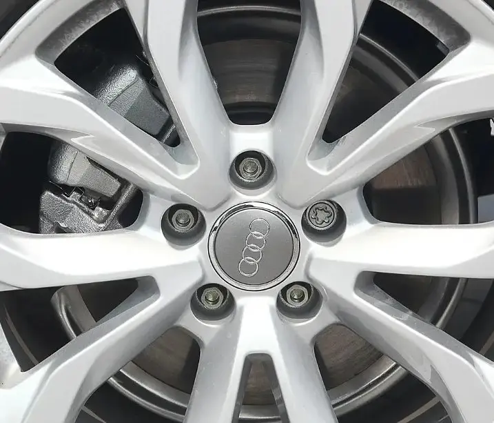 Ковпачки колеса на литі диски Audi D=69 мм посадковий D=60 мм об'ємний логотип Хром Сірі 1 шт - фото 2