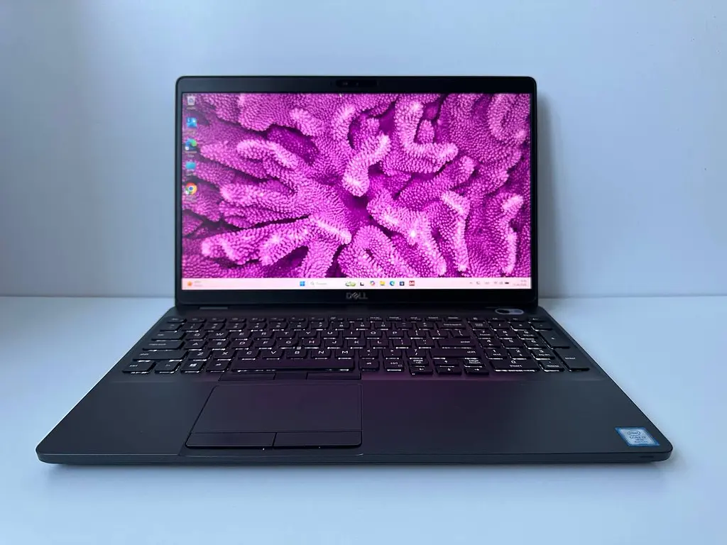 Ноутбук Dell Precision 3540 15.6" (i7-8665U / 8GB / SSD 256GB / 1920x1080 IPS / Radeon Pro WX 2100 2GB) б/в - фото 2