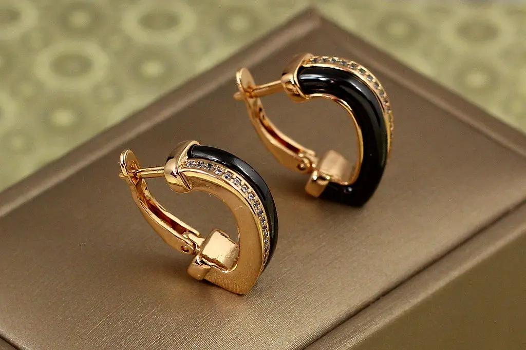 Сережки Xuping Jewelry норматив із чорною керамікою 2 см золотисті - фото 3