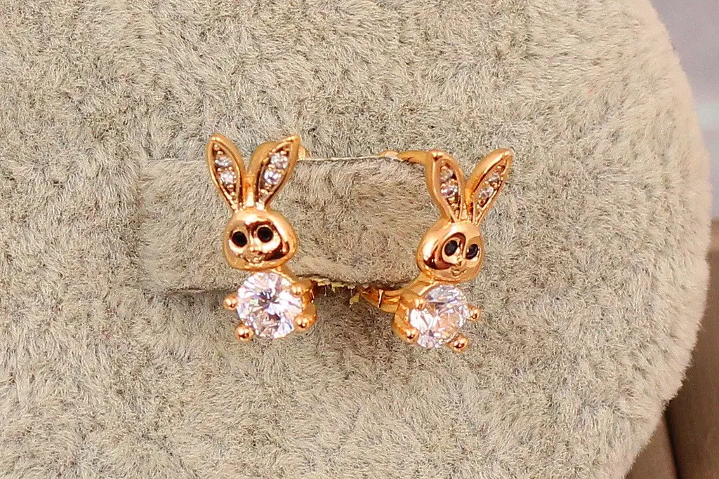 Сережки дитячі Xuping Jewelry зайчики із білими фіанітами 10 мм золотисті - фото 2