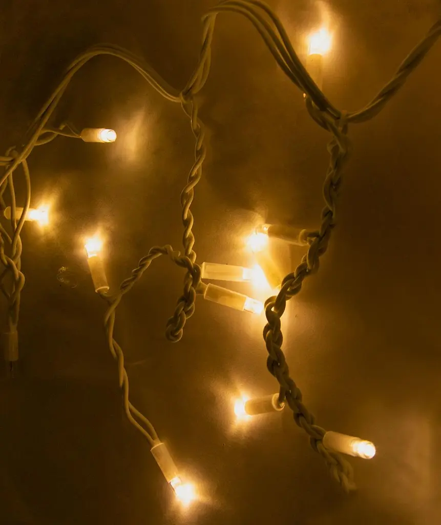 Гирлянда новогодняя уличная Xmas Short Curtain-WW-1, бахрома 115 LED, теплый белый свет, 5.2×0.5 м - фото 5