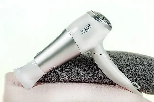 Фен Adler AD 2225, 2200 Вт концентратор 2 скорости холодный воздух компактный складная ручка 1 шт. белый (33705-IS) - фото 3