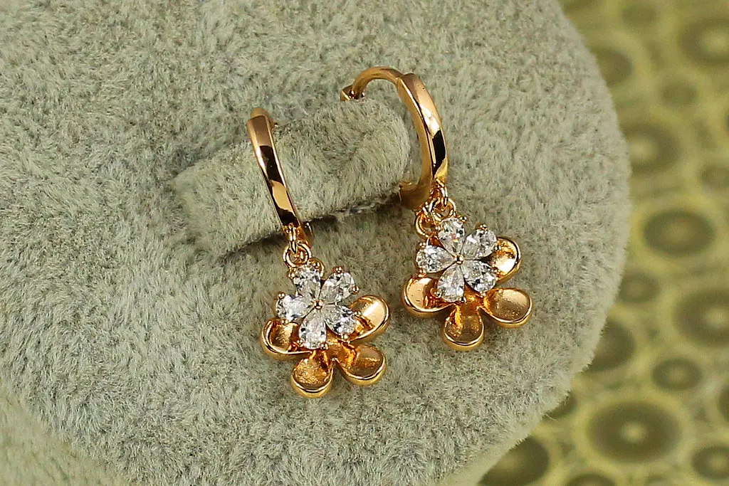 Сережки підвіски дитячі Xuping Jewelry квіточки 2,3 см золотисті - фото 2
