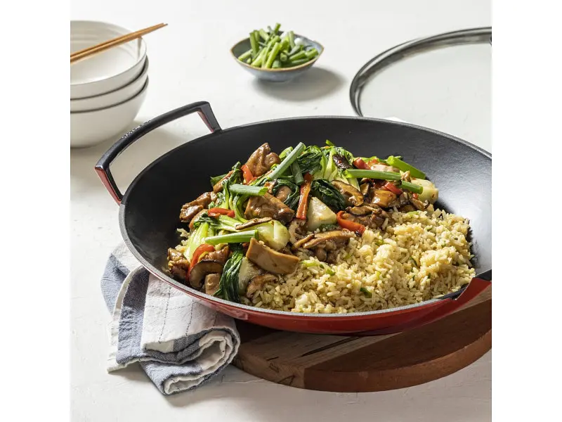 Сковорода WOK Le Creuset Cast Iron Wok with Glass Lid, 36 cm, 4.5 L, Cerise, 25304360600460 - фото 2