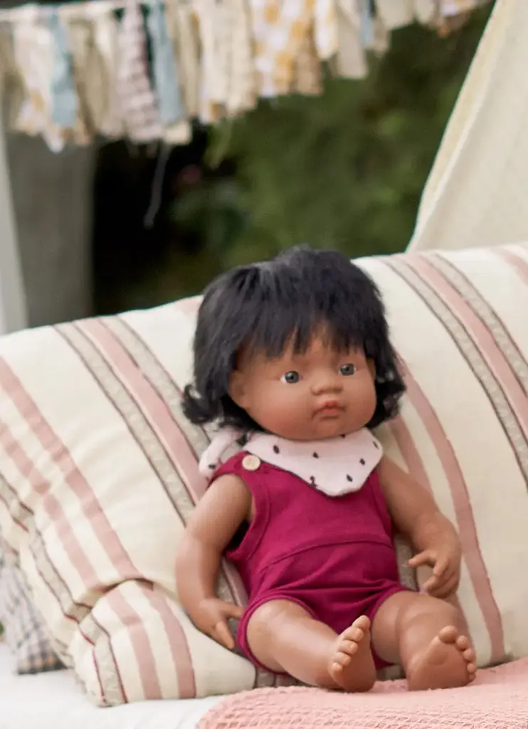 Комплект боді бордо зі слинявчиком для ляльок Miniland 38 см (31563) - фото 2