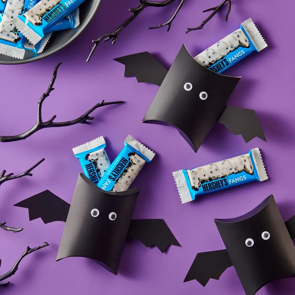 Шоколадні батончики Hershey's Cookies 'n' Creme Fangs Halloween Candy 459 г - фото 6