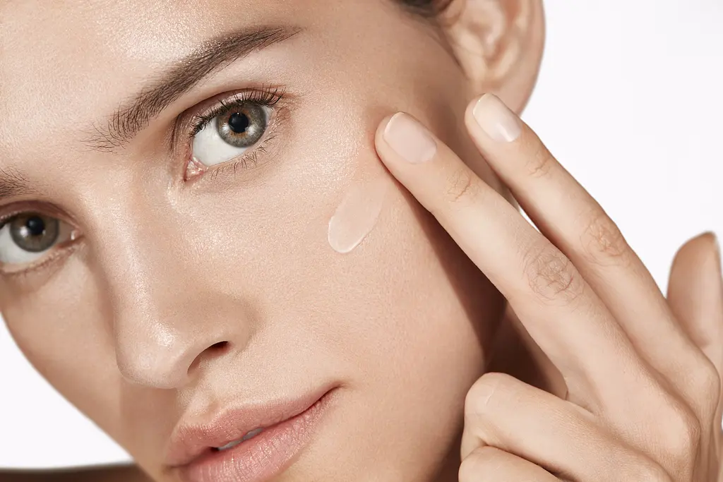 Солнцезащитный невесомый флюид Vichy Capital Soleil UV-Age Daily против признаков фотостарения кожи лица SPF 50+ 40 мл (MB364200) - фото 8