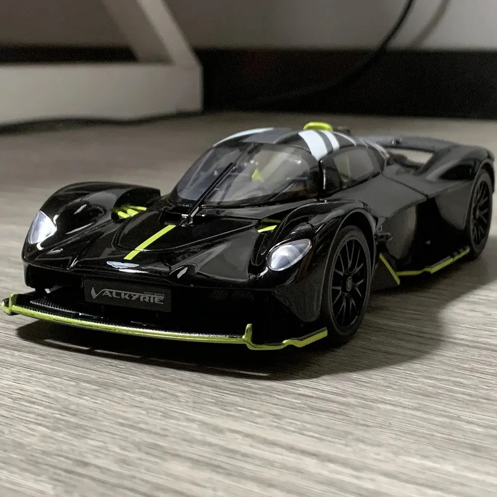 Колекційна металева модель автомобіля Автопром Aston Martin Valkyrie 2024 зі світлом та звуком 1:23 - фото 3
