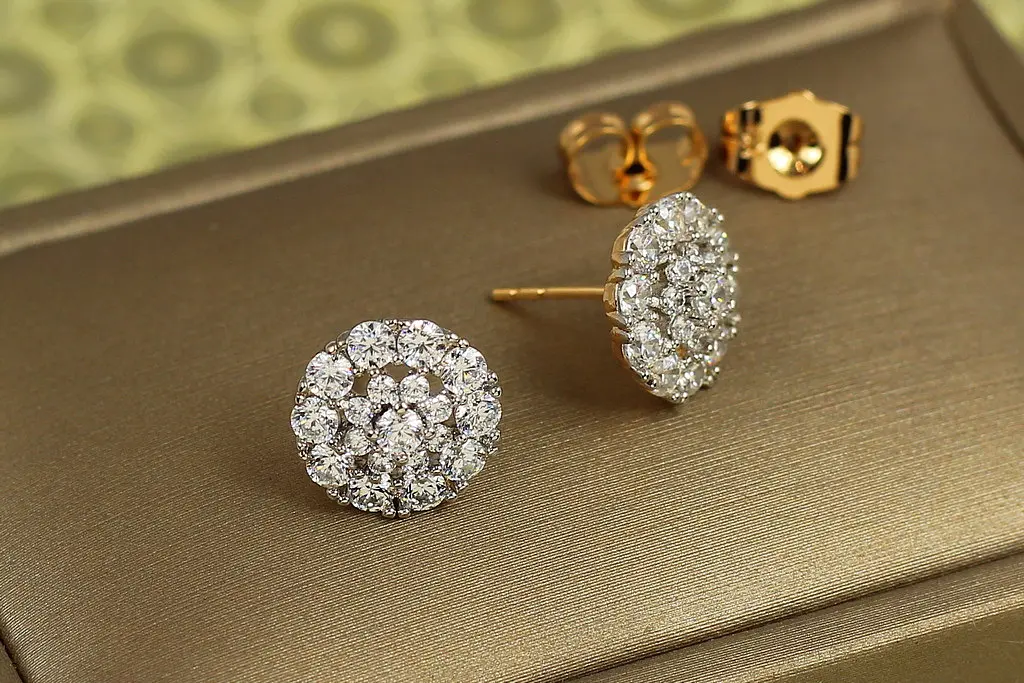 Сережки гвоздики Xuping Jewelry Омега з родієм 11 мм золотисті - фото 2