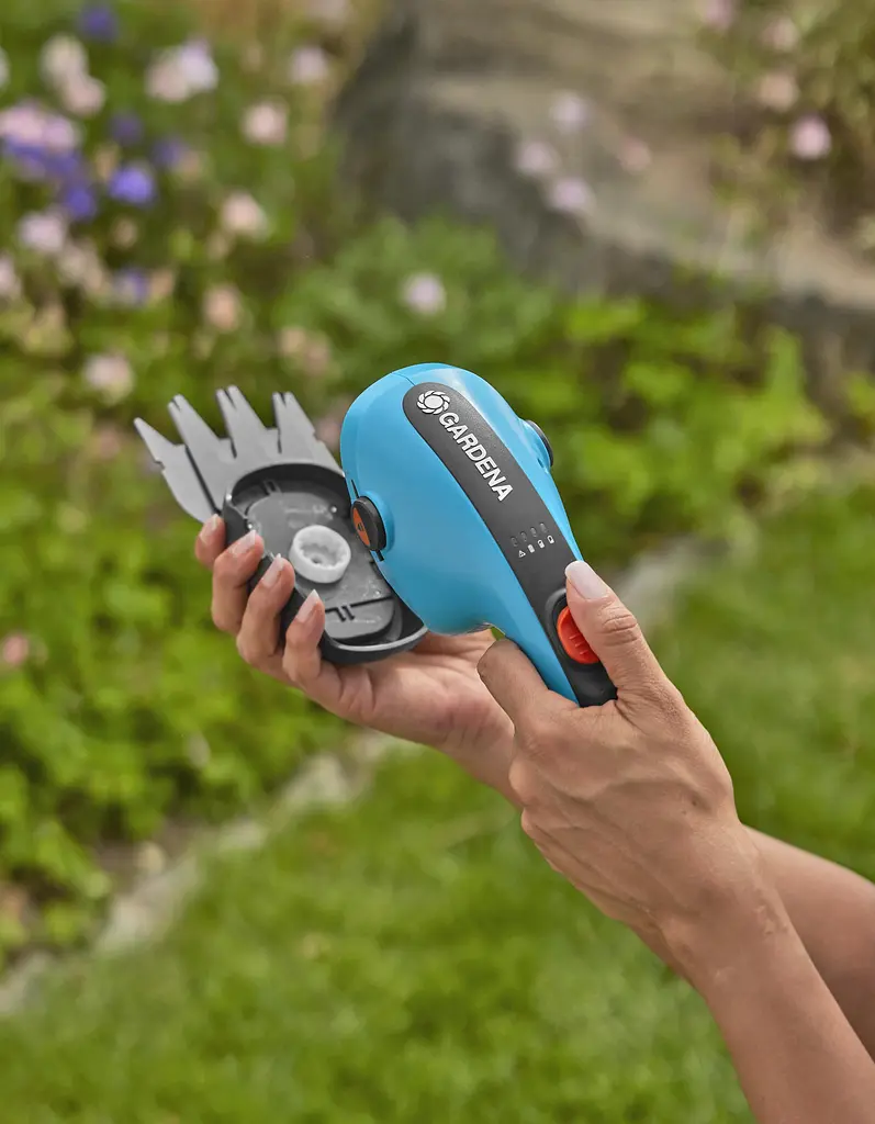 Ножиці для газонів та кущів акумуляторні Gardena ClassicCut Li Set USB-C (09885-20) - фото 4