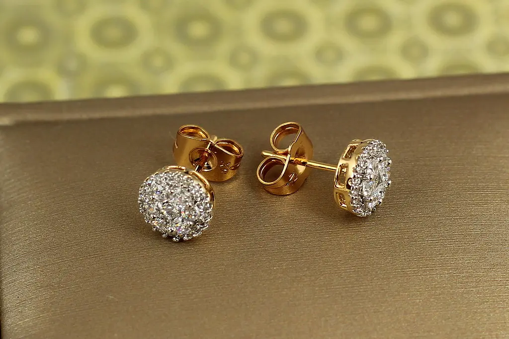 Сережки гвоздики Xuping Jewelry блискучий букет з родієм 9 мм золотисті - фото 2