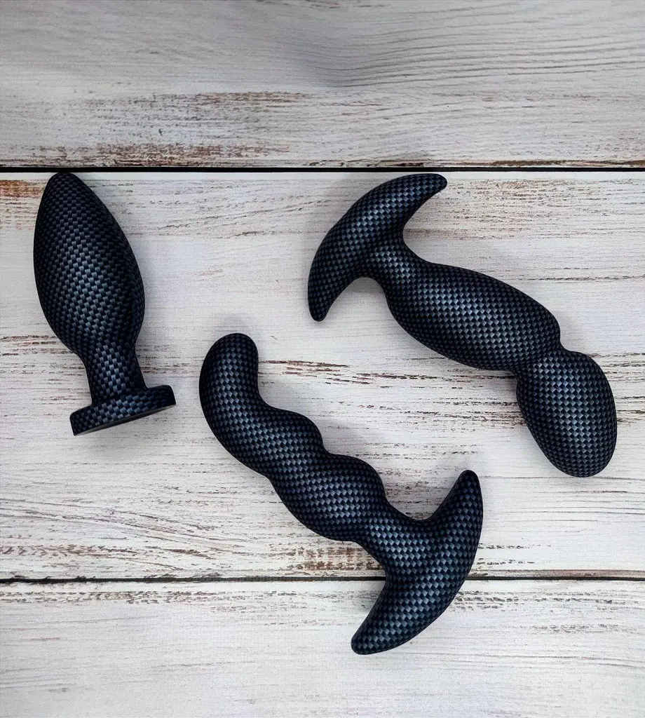 Анальна пробка силікон Blush Spark Silicone Plug Small Carbon Fiber - фото 2