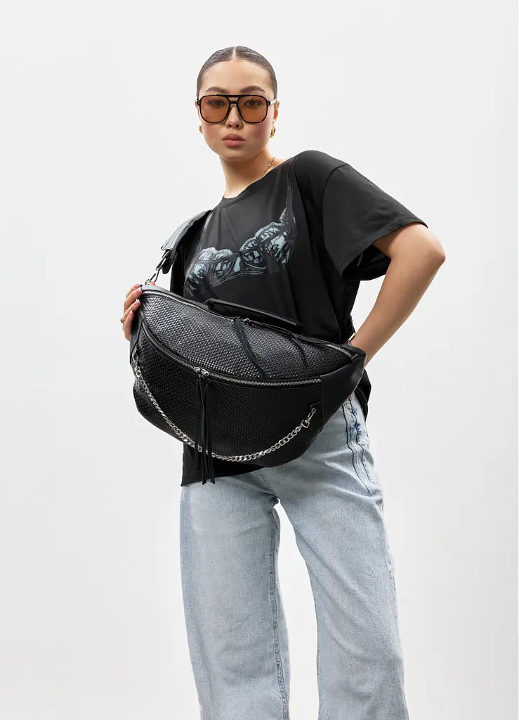 Жіноча шкіряна сумка бананка Sambag Urban Laptop чорна 46 × 26 см (51411101)