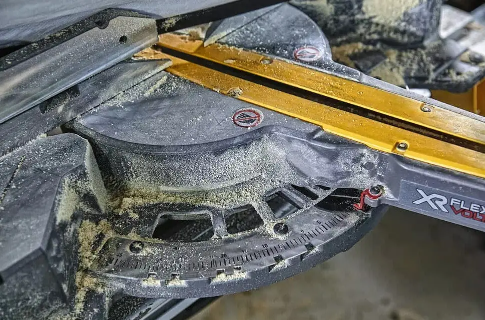 Пила торцювальна акумуляторна DeWalt без АКБ та ЗП DCS727N - фото 8