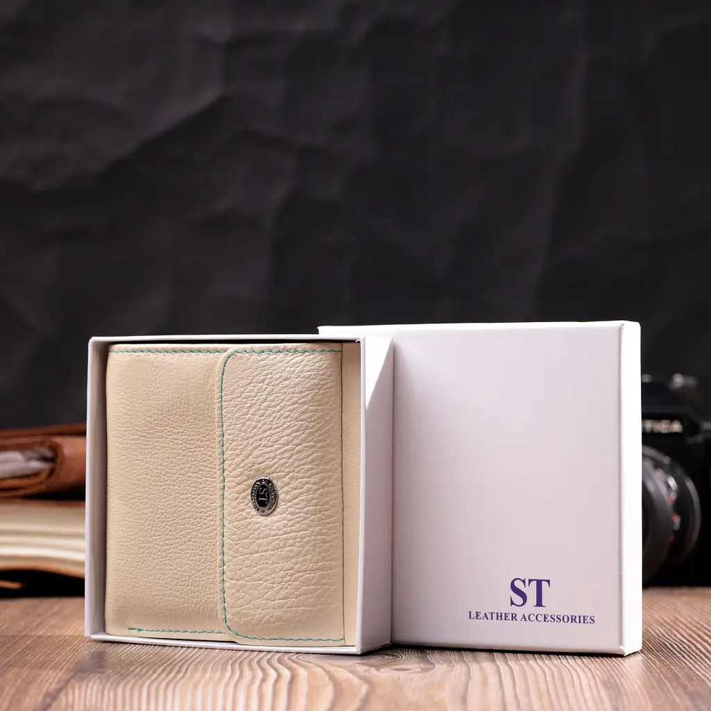 Красивий жіночий гаманець середнього розміру з натуральної шкіри ST Leather 19499 бежевий - фото 10