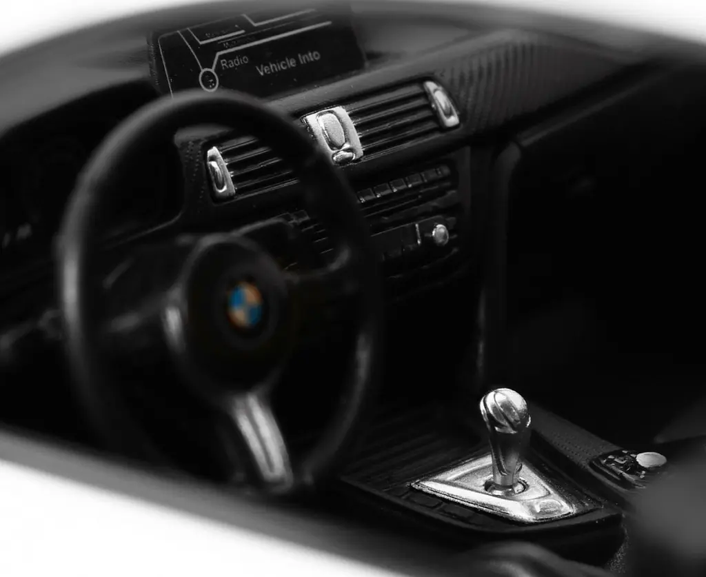 Машинка RASTAR BMW M4 Coupe на дистанционном управлении + пульт 2,4 ГГц 1:14 белый 70900 - фото 4