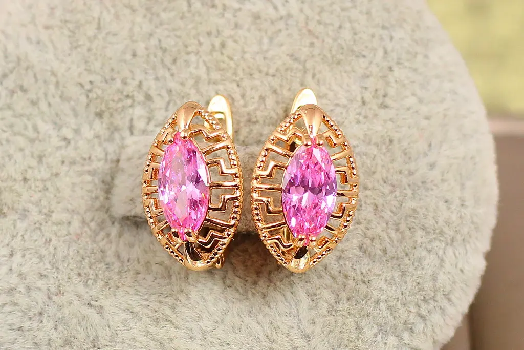 Серьги Xuping Jewelry маркиз с розовым камнем 1.6 см золотистые - фото 2