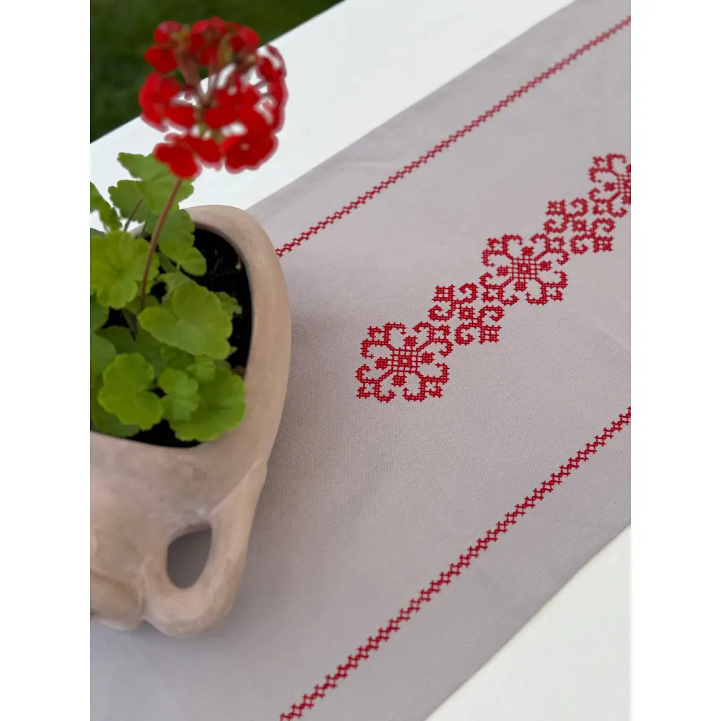 Ранер Ecotton Duck Grey с красной вышивкой 45 х 170 см (25260) - фото 5