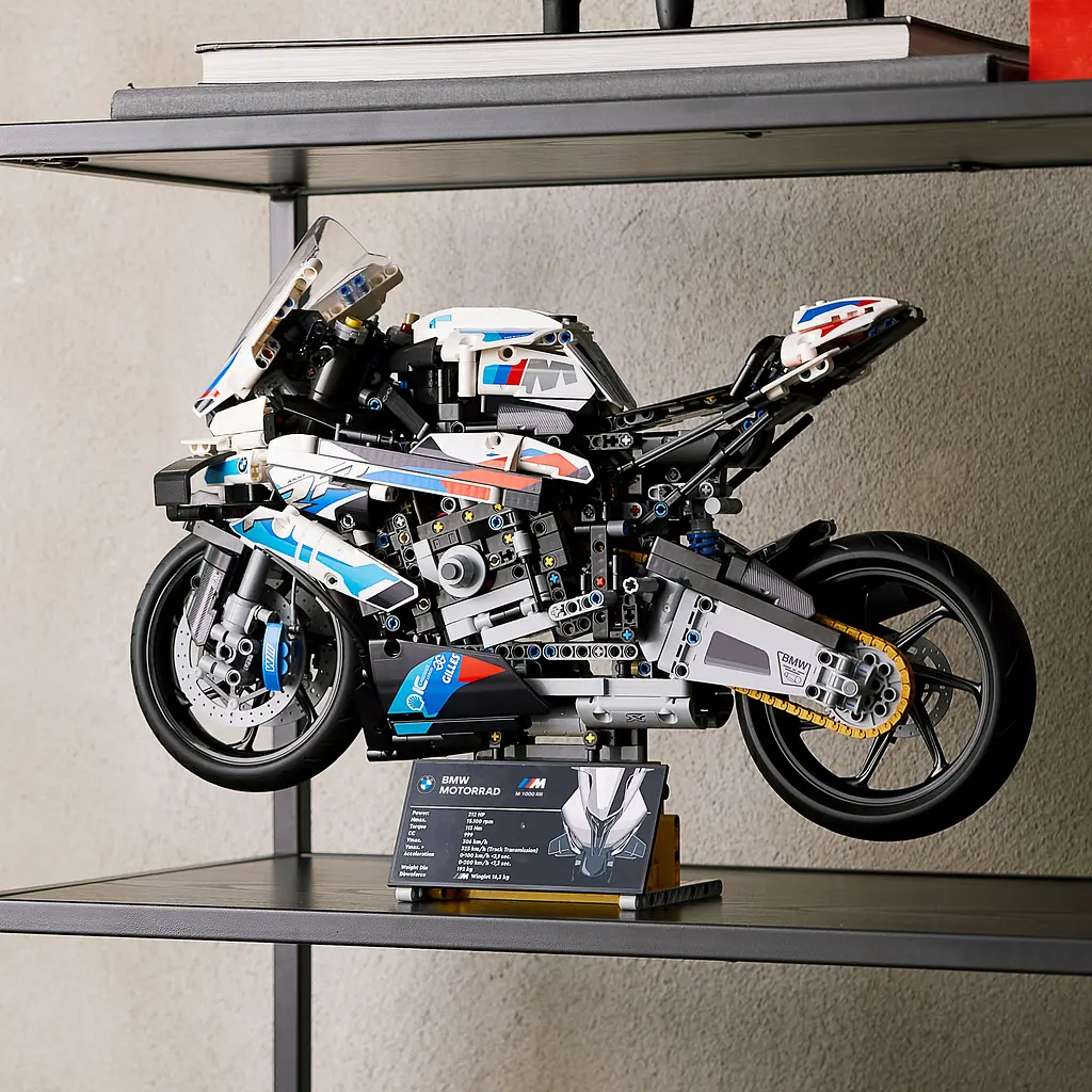 Конструктор LEGO Technic BMW M 1000 RR, 1920 деталей (42130) - фото 3