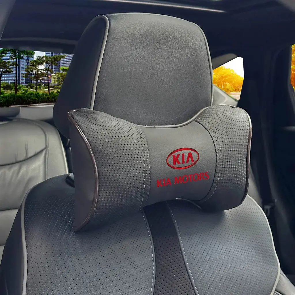 Подушка на підголівник з логотипом Kia Екошкіра 3D Кольоровий лого Чорна-Коричневий кант 1 шт