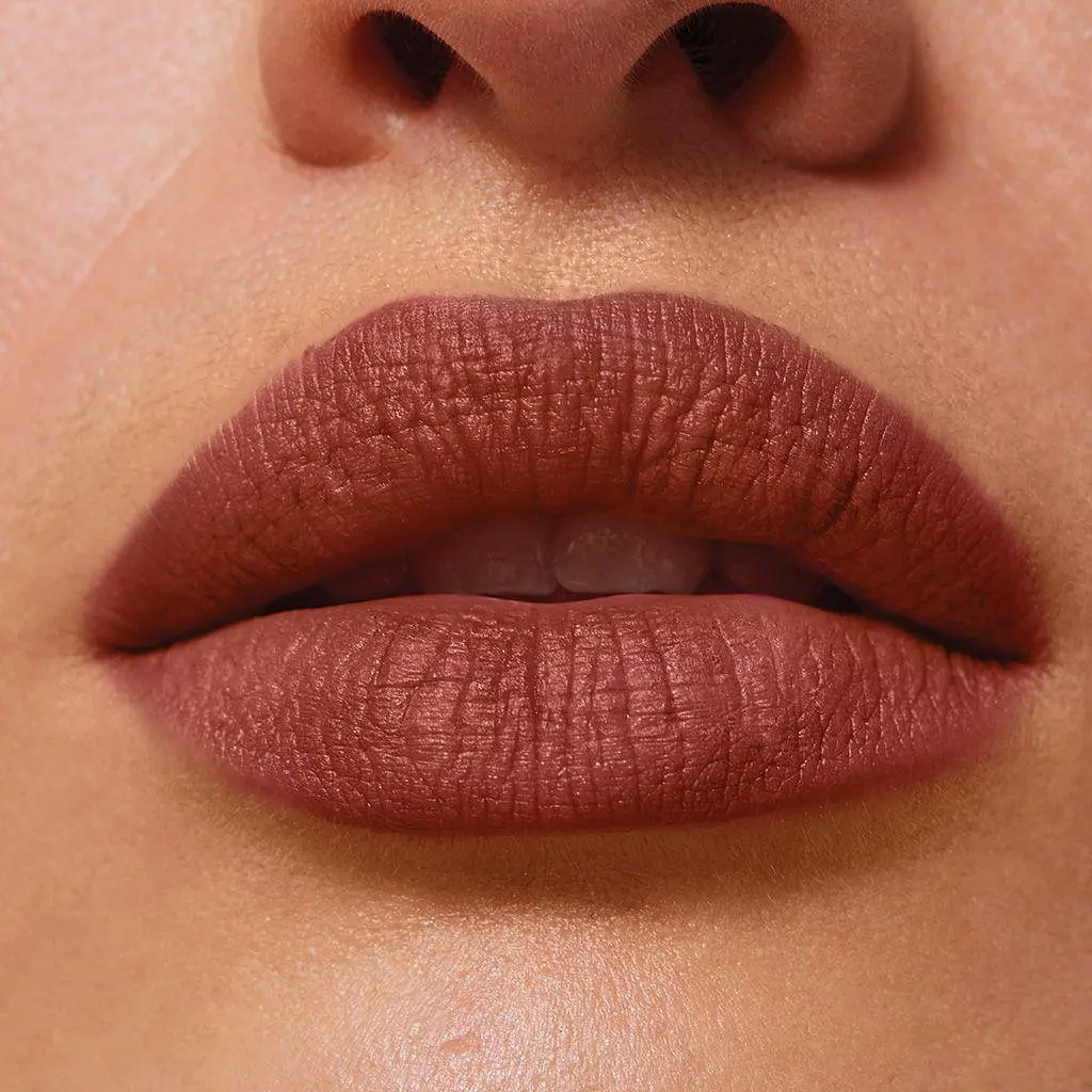 Пробный образец губная матовая помада Avon Ультра Базовый терракотовый / Terracotta Rouge 0.6 г - фото 2