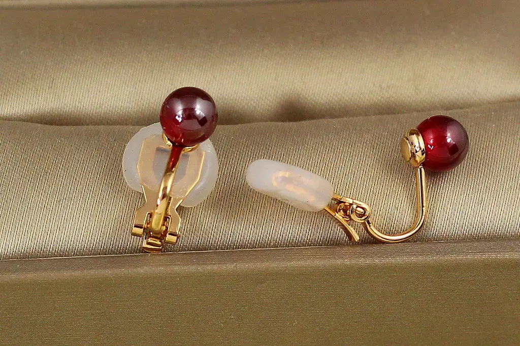 Сережки кліпси Xuping Jewelry червона перлина 1,5 см золотисті - фото 2