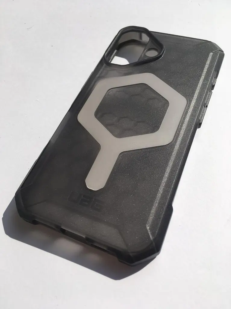 Чохол протиударний UAG Essential Armor MagSafe для iPhone 16 (6.1") Ash 114450113131 - фото 4
