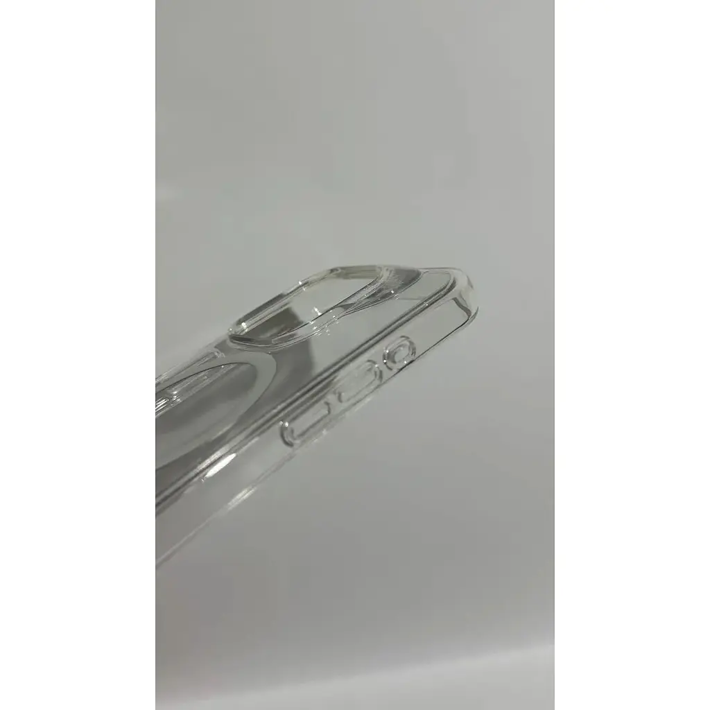 Оригинальный противоударный чехол Gear4 Crystal Palace MagSafe для iPhone 15 Pro (6.1") Прозрачный (702312618) - фото 8