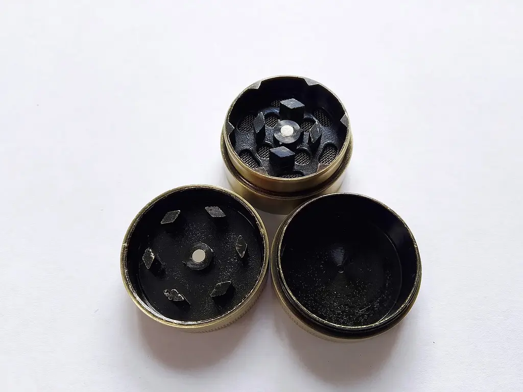 Гриндер для подрібнення тютюну HL-246 Велосипед Gold (17459) - фото 4