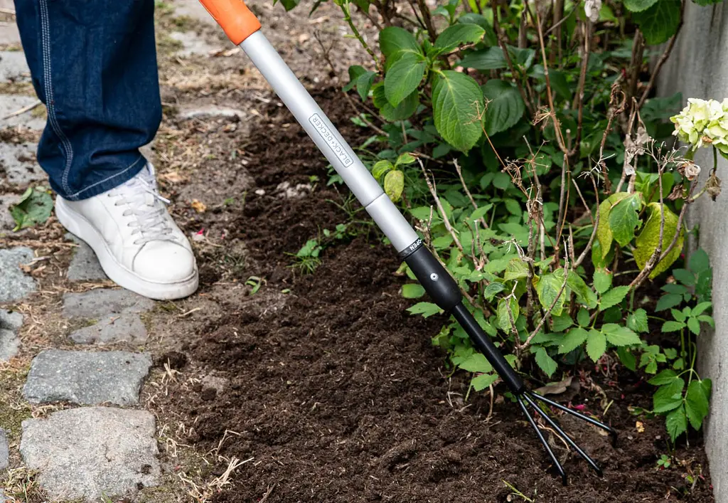 Культиватор садовый Black+Decker телескопический 78-111 см - фото 8