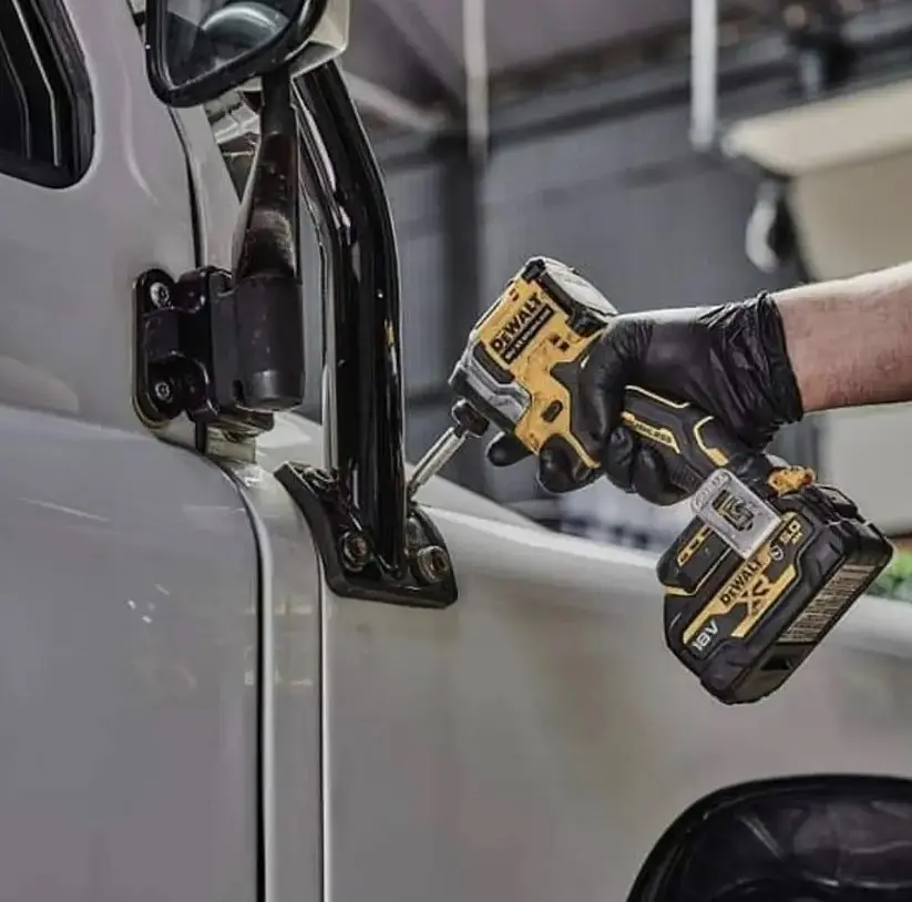 Шурупокрут акумуляторний ударний DeWalt без АКБ та ЗП DCF850NT - фото 5
