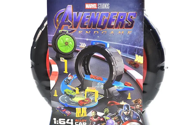 Дитячий автотрек у вигляді розкладної валізи колеса з машинками Avengers Endgame 378-B, р.14, 3х19, 9х6, 5см - фото 2