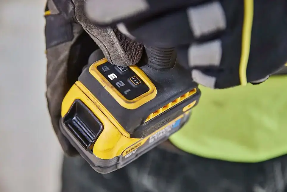 Шурупокрут ударний акумуляторний безщітковий DeWalt без АКБ та ЗА DCF860N - фото 7
