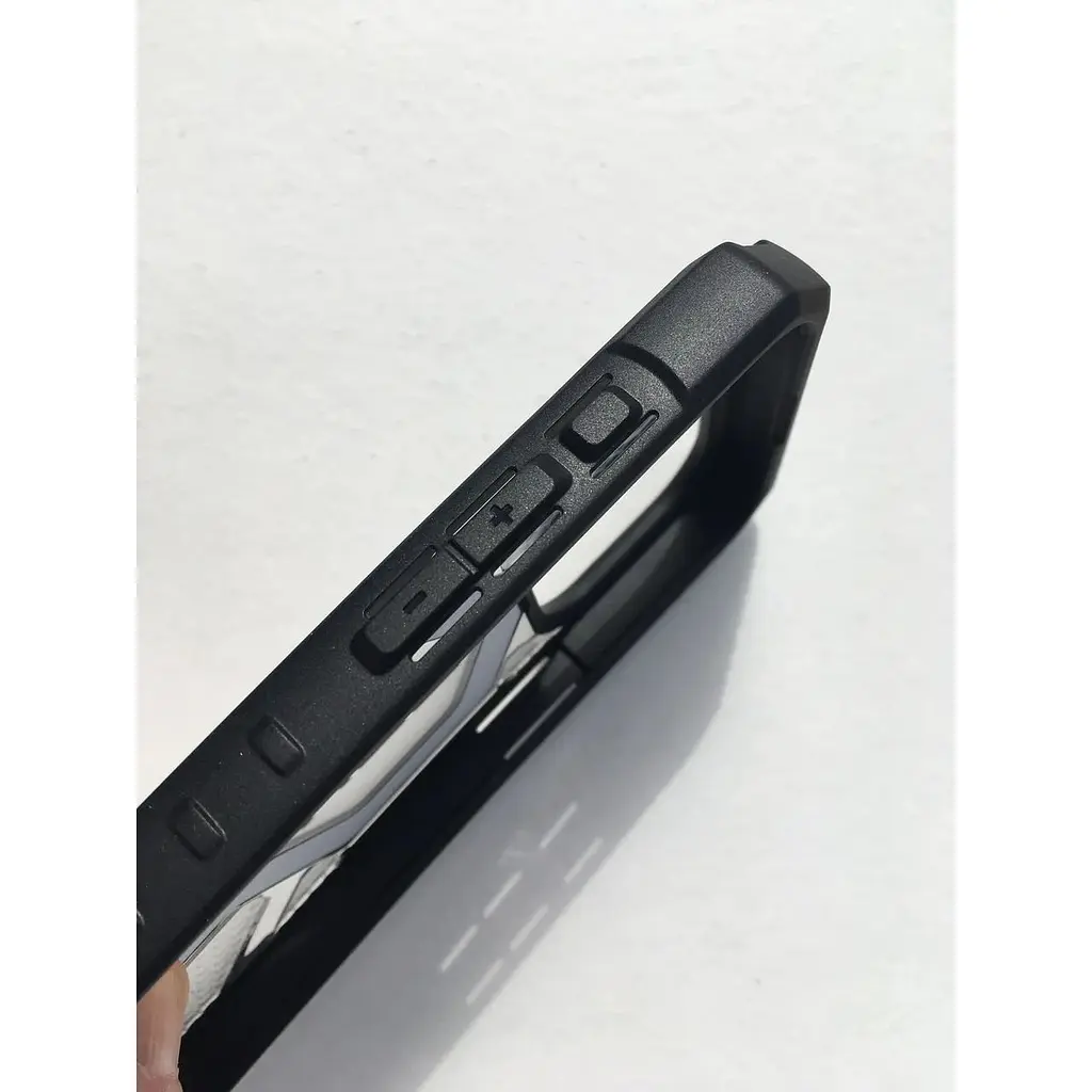 Оригинальный противоударный чехол UAG Pathfinder MagSafe для iPhone 15 Pro Max (6.7") Clear Ice (114301114343) - фото 4
