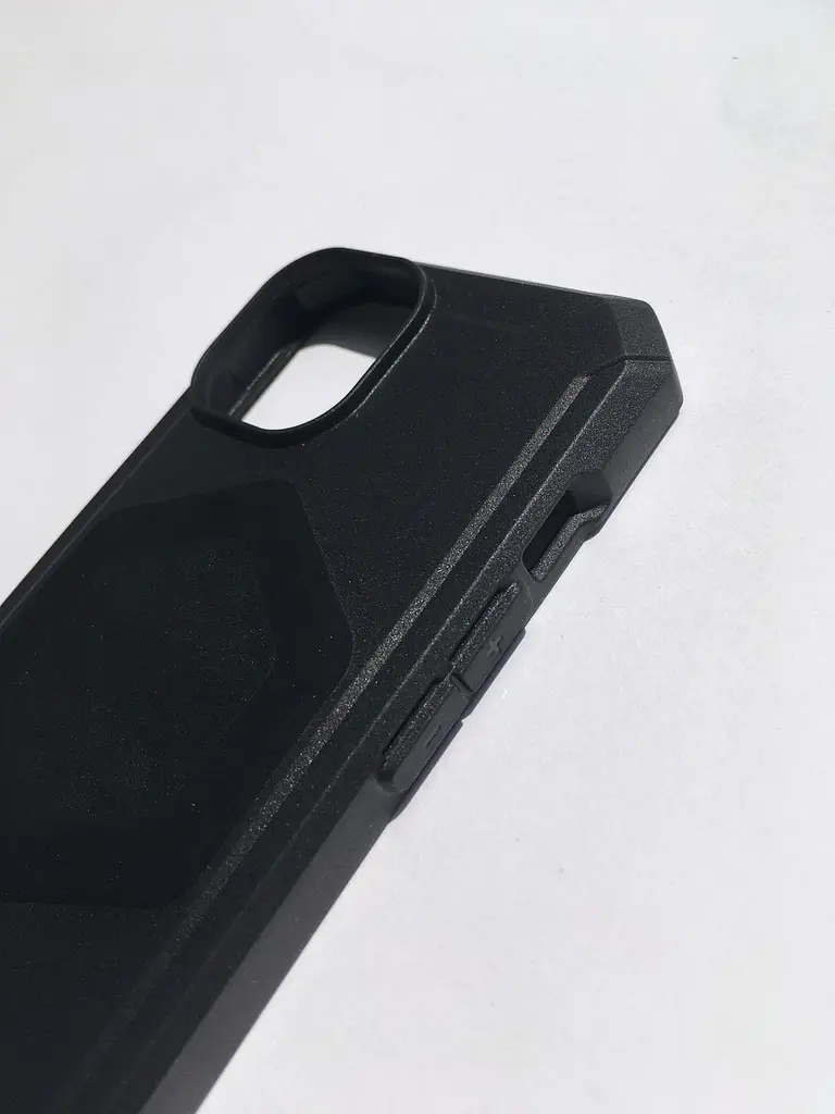 Оригінальний протиударний чохол для iPhone 15/14/13 UAG Essential Armor MagSafe Black 114288114040 - фото 2