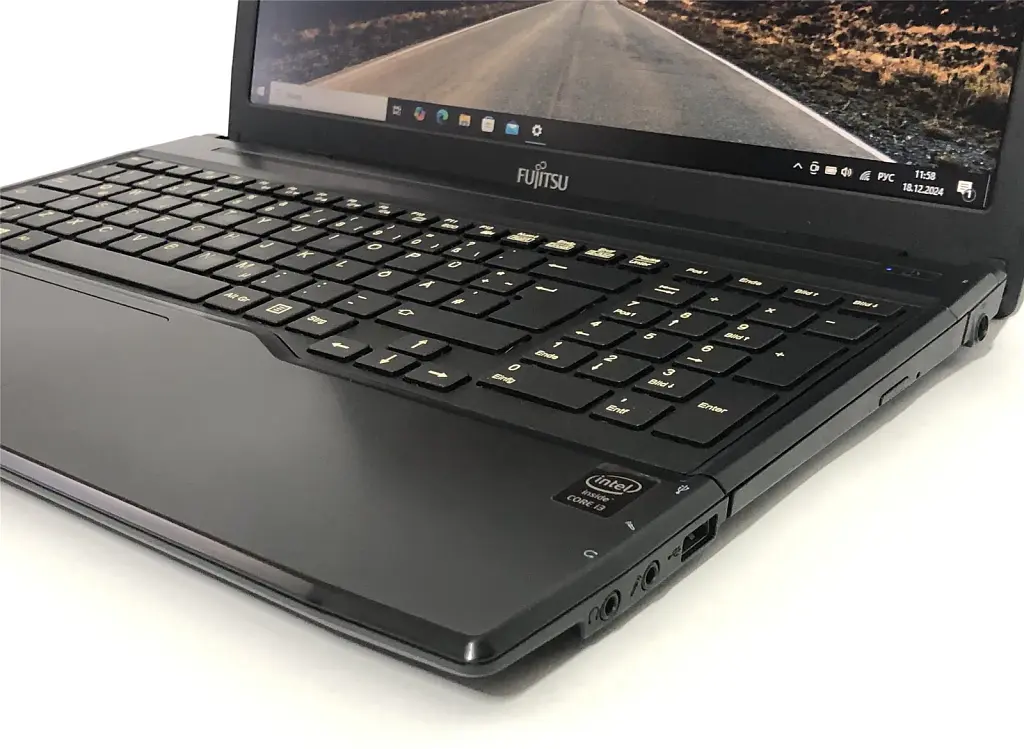 Ноутбук Fujitsu Lifebook A544 / 15.6" (1366х768) / i3-4000M / 8GB / 120GB SSD / Win10Pro - Б/в - фото 3