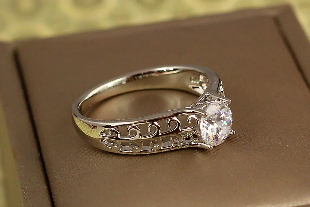 Кільце Xuping Jewelry Ліана з білим каменем р 19 сріблясте - фото 2