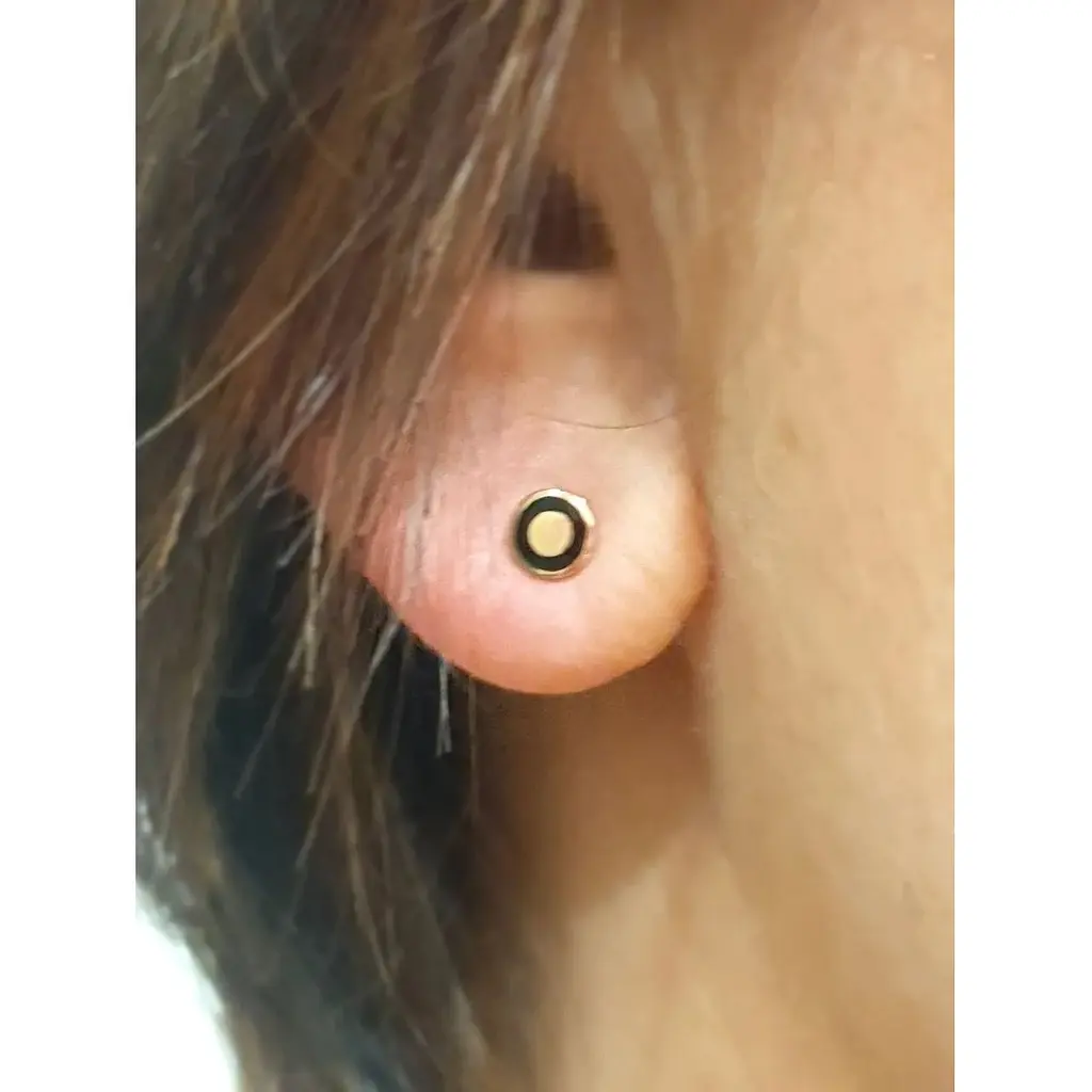 Золотая моносерьга-пуссета Tango с эмалью. 500043Ш Черный - фото 2