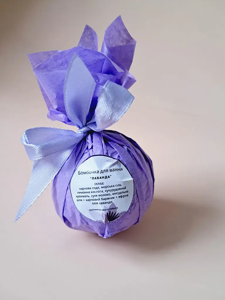 Бомбочка-гейзер для ванни Svich Shop Iren Osadcha Аромат квітучої лаванди 75 г - фото 4