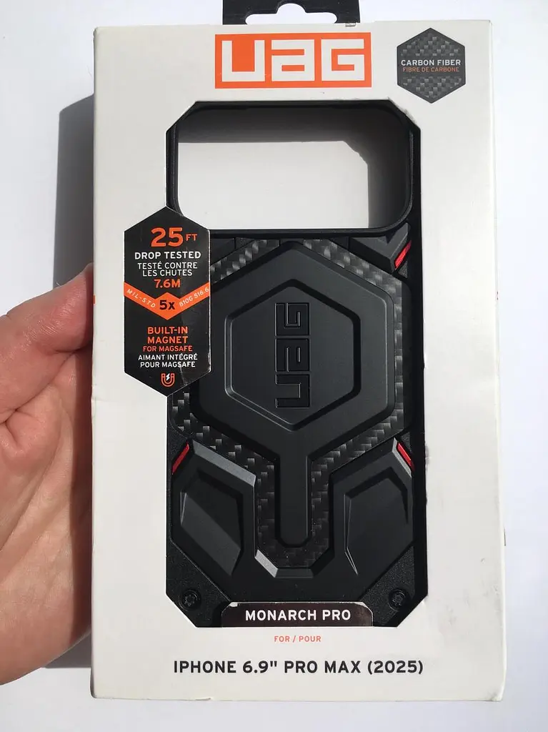 Чохол протиударний UAG Monarch Pro MagSafe для iPhone 17 Pro Max Carbon Fiber Black 114514119042 - фото 2