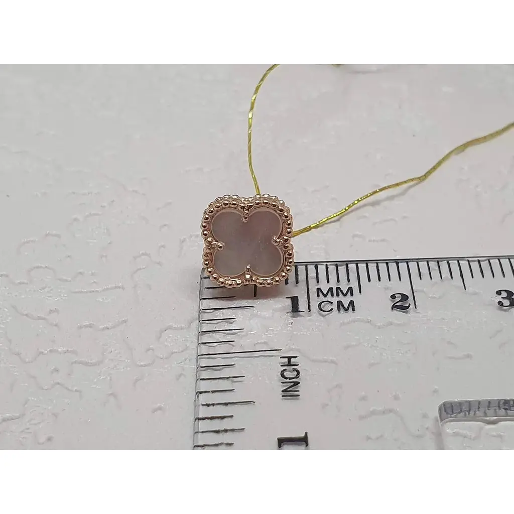 Золотые серьги-пуссеты Платон Клевер с перламутром. 1С127/68Б - фото 4